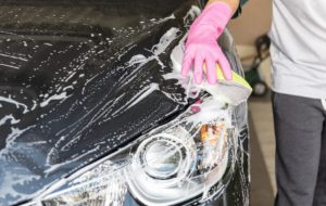Auto Handwäsche als Vorarbeit zum Polieren